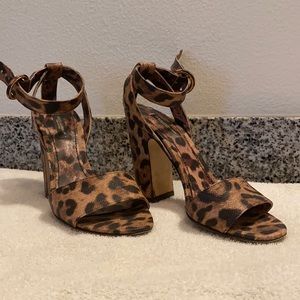 Dolce and Gabbana Leopard Print Heels sz 37